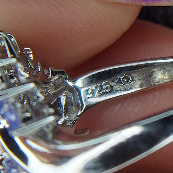 2.02 ctw.TANZANITE AND DIAMOND ring - Picture 5 of 5